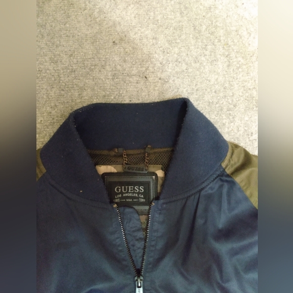 Guess 🧥 - Picture 2 of 2